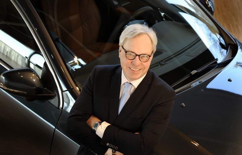 OLLE AXELSON LEAVES VOLVO CAR CORPORATION