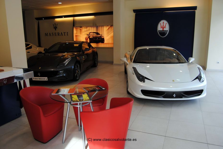 CLÁSICOS AL VOLANTE VISITA CARS VALENCIA, CONCESIÓN OFICIAL FERRARI CARS VALENCIA.