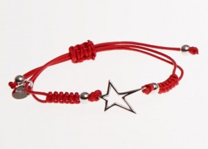 Pulsera roja plata. MARÍA DE VILLOTA.