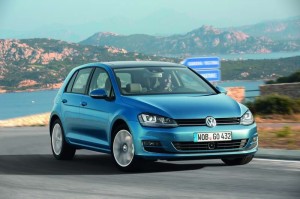 LA NUEVA GENERACIÓN DEL VOLKSWAGEN GOLF PROLONGA UNA HISTORIA DE ÉXITO Y YA CUENTA CON MÁS DE 100.000 PEDIDOS EN TODA EUROPA. VOLKSWAGEN.