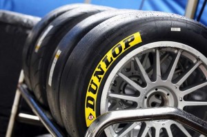 LOS PREPARATIVOS INCLUYES PRUEBAN QUE SUPONEN RECORRER LA DISTANCIA DE LAS 24 HORAS DE LE MANS HASTA TRES VECES. DUNLOP.