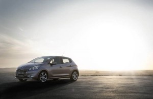 UN AÑO DESPUÉS DE SU LANZAMIENTO INDUSTRIAL EN 2012, EL PEUGEOT 208 SUPERA LAS 300.000 UNIDADES FABRICADAS. PEUGEOT.