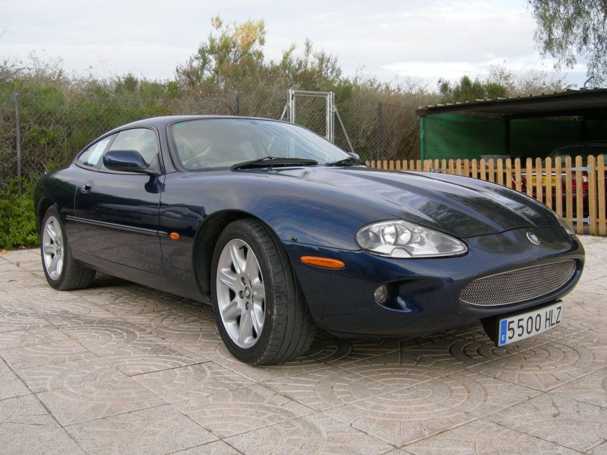 FOR SALE JAGUAR XK8 COUPÉ 4.0 LITRE (1998) RHD
