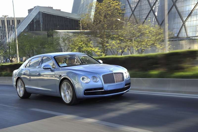 BENTLEY INTRODUCES THE NEW FLYING SPUR IN SPAIN.