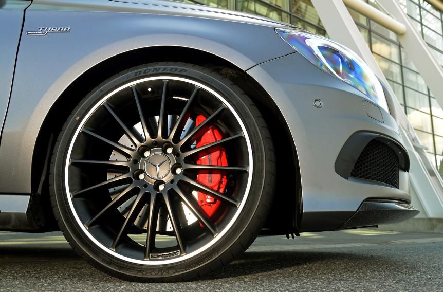 EL MERCEDES-BENZ A45 AMG ELIGE LOS NEUMÁTICOS DUNLOP SPORT MAXX RT