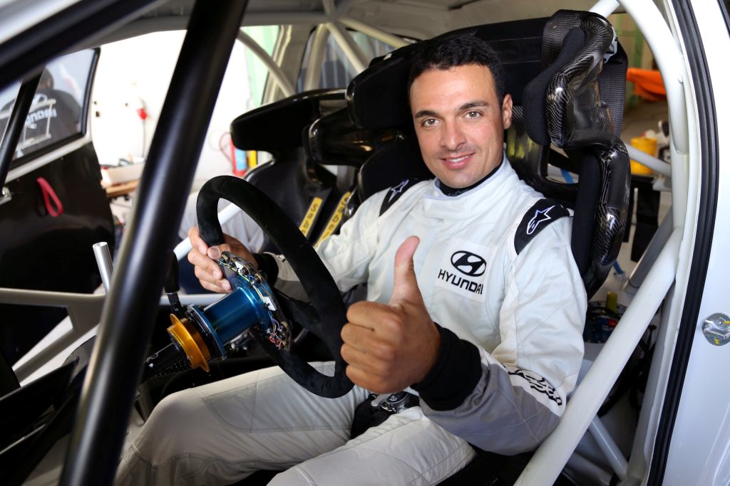 EL FRANCÉS BRYAN BOUFFIER SE UNE EL FINLANDÉS JUHO HÄNNINEN COMO UNO DE LOS PILOTOS DE PRUEBAS PRINCIPALES DE HYUNDAI MOTORSPORT PARA EL 2013.