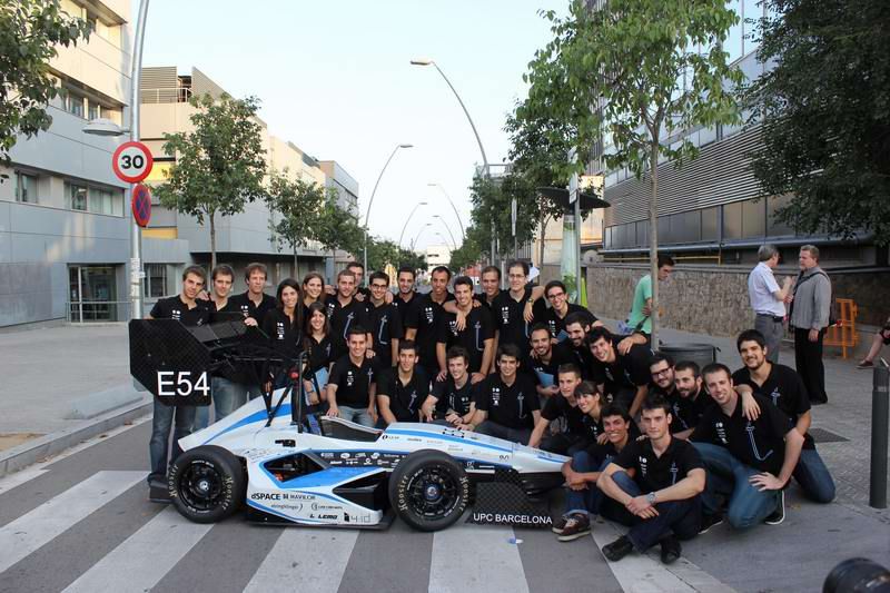 Por sexto año consecutivo, la Escola Tècnica Superior d’Enginyería Industrial de Barcelona (ETSEIB), ha presentado un nuevo monoplaza eléctrico para competir en la Fórmula Student, el Cat06e, desarrollado por el equipo ETSEIBMotorsport, compuesto por 35 alumnos y alumnas de los últimos cursos de Ingeniería Industrial Superior.