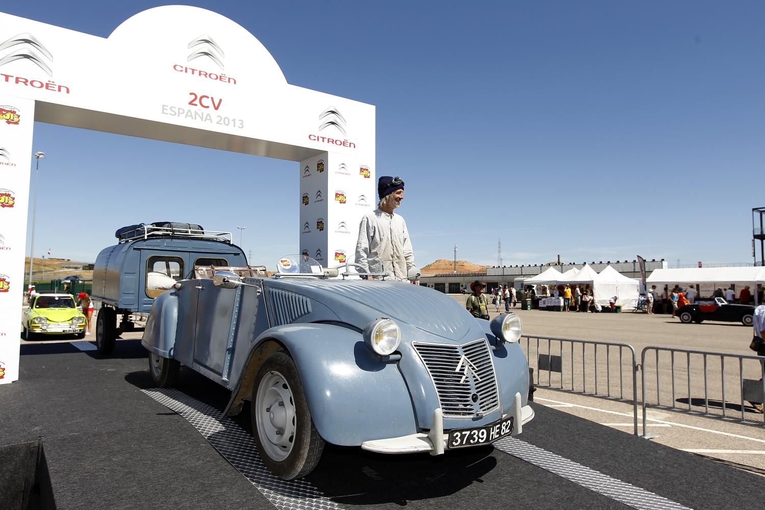 ÉXITO DEL 20º ENCUENTRO MUNDIAL DE FANS DEL 2CV CELEBRADO EN ALCAÑIZ