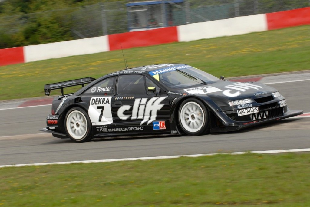 Cliff-Calibra: Manuel Reuter ganó en Campeonato Internacional de Turismos (ITC) en 1996 a los mando de un Calibra tracción total de la división 1.