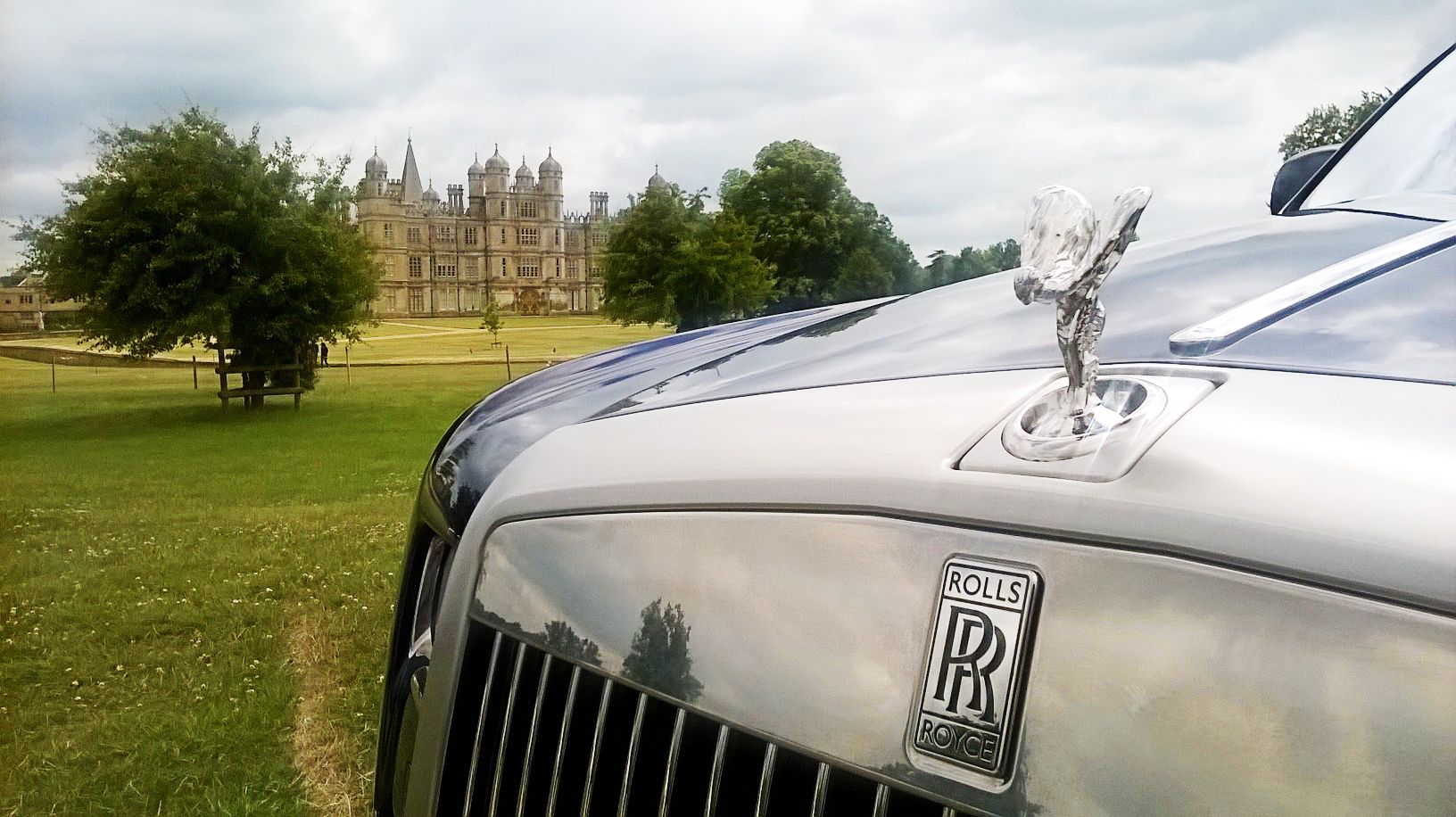 ROLLS-ROYCE MOTOR CARS CELEBRATES LARGEST GATHERING OF ROLLS-ROYCES IN THE WORLD rolls-royce