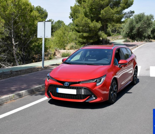 CLÁSICOS AL VOLANTE PRUEBA EL TOYOTA COROLLA HYBRID TOURING SPORTS (2019)