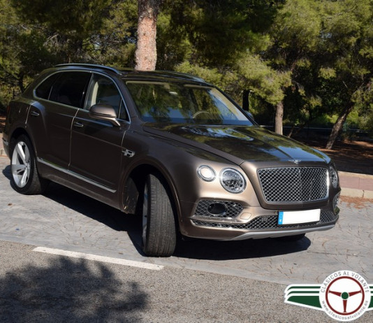 CLÁSICOS AL VOLANTE PRUEBA EL BENTLEY BENTAYGA V8 BENTLEY BENTAYGA V8