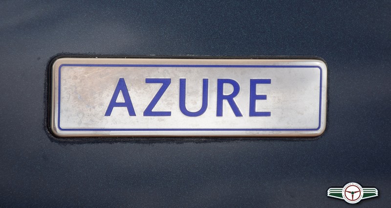 PLACA IDENTIFICATIVA DEL AZURE COLOCADA EN LA TAPA DEL MALETERO