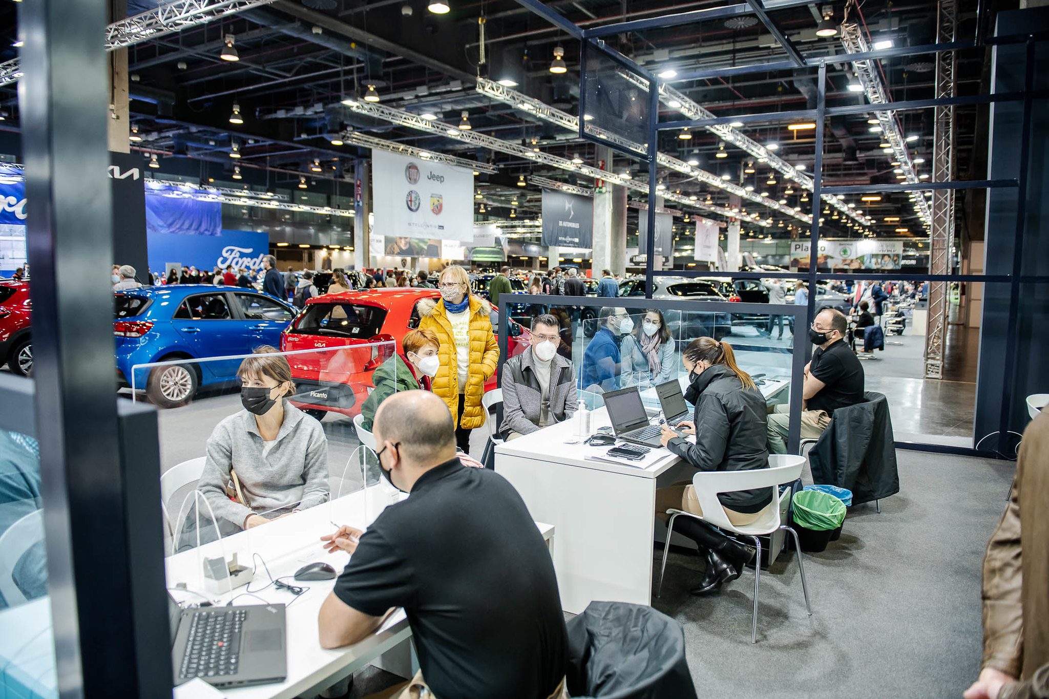 EN LA FERIA DEL AUTOMÓVIL DE VALENCIA SE VENDIERON UN 55% DE VEHÍCULOS NUEVOS Y UN 45% DE OCASIÓN EN LA FERIA DEL AUTOMÓVIL DE VALENCIA SE VENDIERON UN 55% DE VEHÍCULOS NUEVOS Y UN 45% DE OCASIÓN