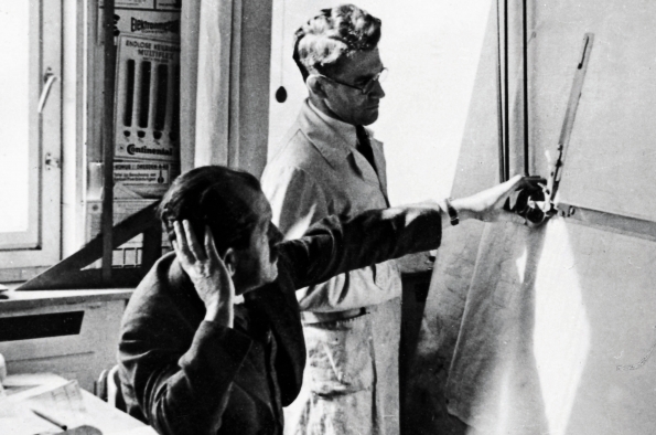FERDINAND PORSCHE Y JOSEF KALES (I-D), 1937