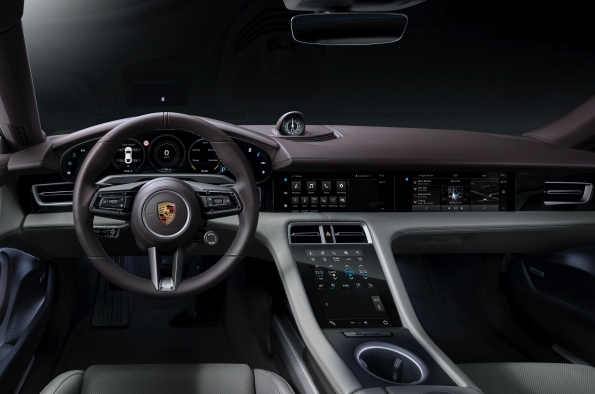 INTERIOR DEL TAYCAN, 2021