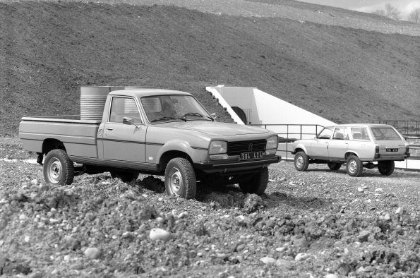 PEUGEOT 404 4X4 DANGEL, EN VERSIONES PICK-UP Y BREAK
