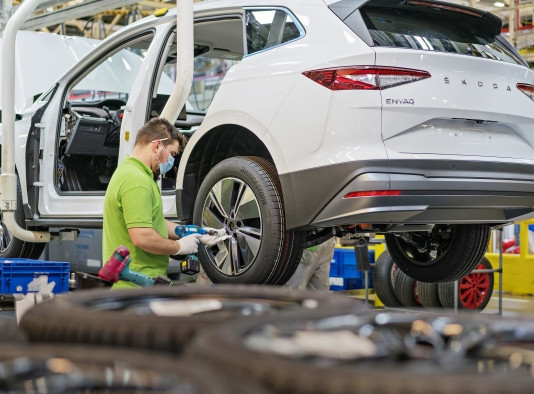 ŠKODA AUTO REANUDA LA PRODUCCIÓN DEL ENYAQ iV