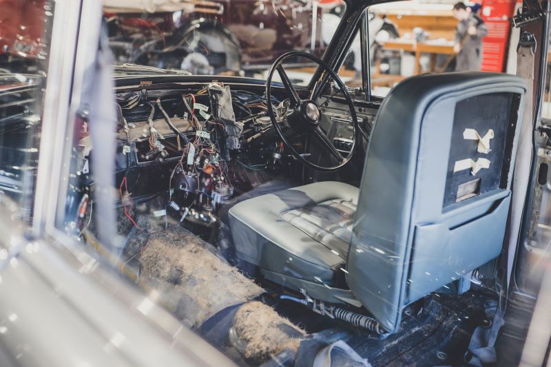 LOS GUARNECIDOS INTERIORES DEL BENTLEY TIPO-T SHB2001 SE REALIZARON EN PIEL CONNOLLY DE COLOR AZUL LOS GUARNECIDOS INTERIORES DEL BENTLEY TIPO-T SHB2001 SE REALIZARON EN PIEL CONNOLLY DE COLOR AZUL