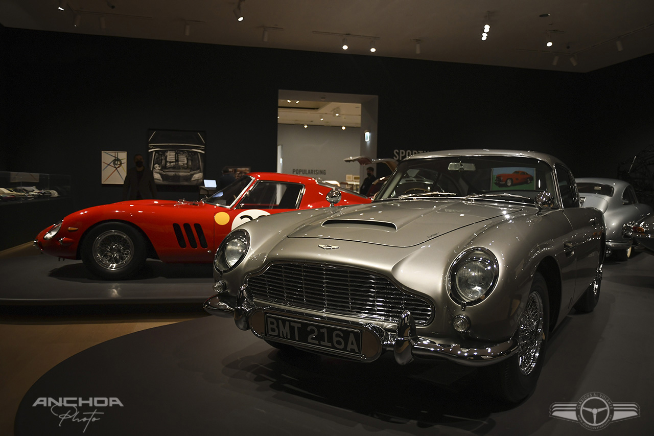 ASTON MARTIN DB5 “JAMES BOND” (1964), PRESTADO POR THE PEARL COLLECTION, FRITZ BURKARD