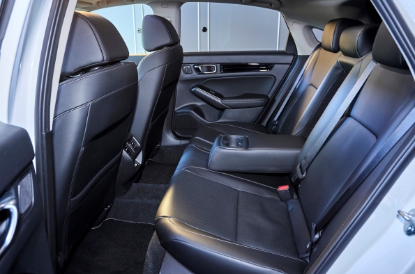 EL CIVIC ES EL ÚLTIMO MODELO DE LA GAMA DE AUTOMÓVILES DE HONDA EN INCORPORAR LA TECNOLOGÍA ELECTRIFICADA DE LA MARCA EL CIVIC ES EL ÚLTIMO MODELO DE LA GAMA DE AUTOMÓVILES DE HONDA EN INCORPORAR LA TECNOLOGÍA ELECTRIFICADA DE LA MARCA