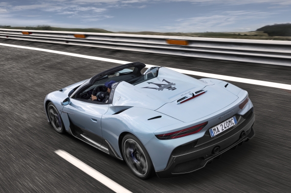 EL NUEVO SPYDER MC20 CIELO ES UN COCHE CON UN DISEÑO ELEGANTE PERO MUY DEPORTIVO EL NUEVO SPYDER MC20 CIELO ES UN COCHE CON UN DISEÑO ELEGANTE PERO MUY DEPORTIVO