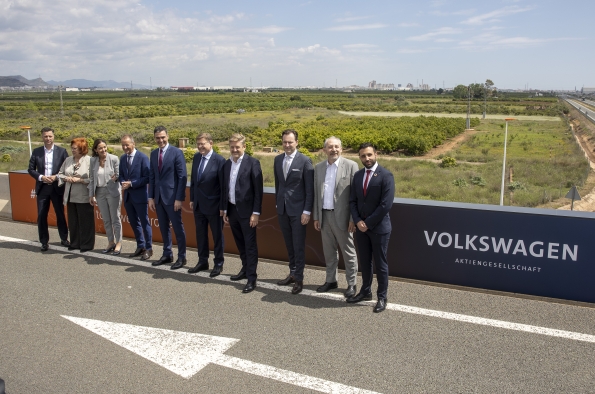 EL GRUPO VOLKSWAGEN Y SEAT, S.A. MOVILIZARÁN 10.000 MILLONES DE EUROS EN ESPAÑA, JUNTO CON SUS SOCIOS EN EL PROYECTO FUTURE: FAST FORWARD EL GRUPO VOLKSWAGEN Y SEAT, S.A. MOVILIZARÁN 10.000 MILLONES DE EUROS EN ESPAÑA, JUNTO CON SUS SOCIOS EN EL PROYECTO FUTURE: FAST FORWARD