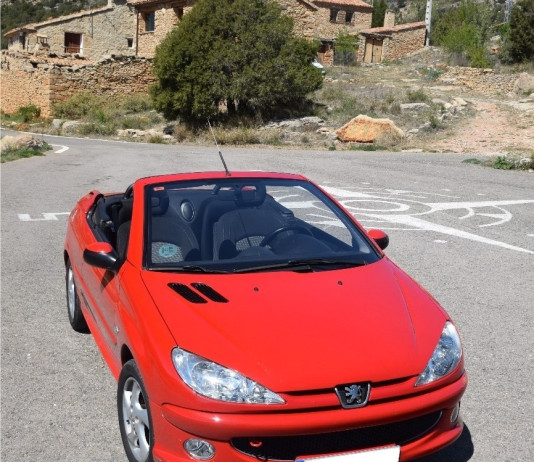 PEUGEOT 206 CC: VEINTE AÑOS DESPUÉS PEUGEOT 206 CC (2004)