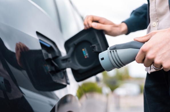LAS VENTAS DE VEHÍCULOS ELECTRIFICADOS CRECEN UN 60% EN AGOSTO