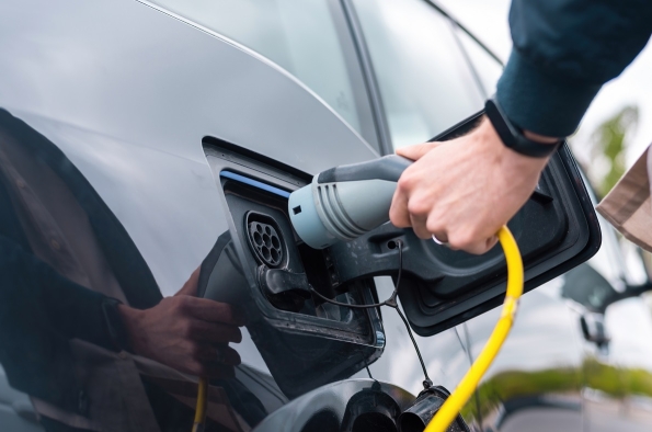 LAS VENTAS DE VEHÍCULOS ELECTRIFICADOS CRECEN UN 55% EN OCTUBRE