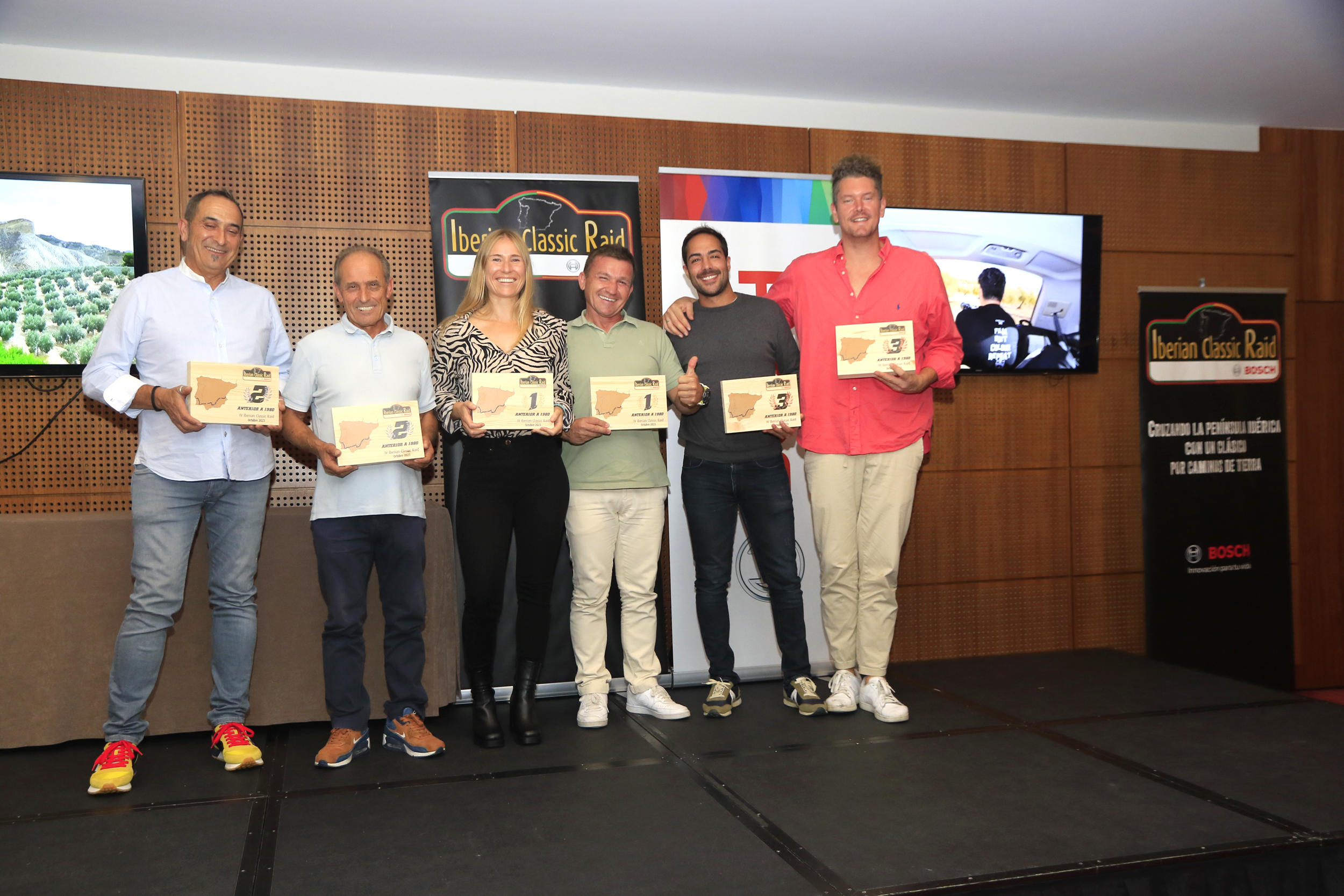 EL EQUIPO GANADOR DE LA IV EDICIÓN DEL IBERIAN CLASSIC RAID HA SIDO EL COMPUESTO POR MARCOS RODRÍGUEZ Y SONIA VÁZQUEZ, CON UN TOYOTA RAV4, SEGUIDOS POR DAVID FERNÁNDEZ Y BEATRIZ DE LA TORRE, CON UN SUZUKI SAMURAI, Y RICARDO BARRASA Y MANUEL HERNÁNDEZ CON SU PEUGEOT 205