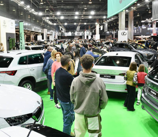LLENAZO EN LA FERIA DEL AUTOMÓVIL DE VALÈNCIA CON MILES DE COMPRADORES LLENAZO EN LA FERIA DEL AUTOMÓVIL DE VALÈNCIA CON MILES DE COMPRADORES