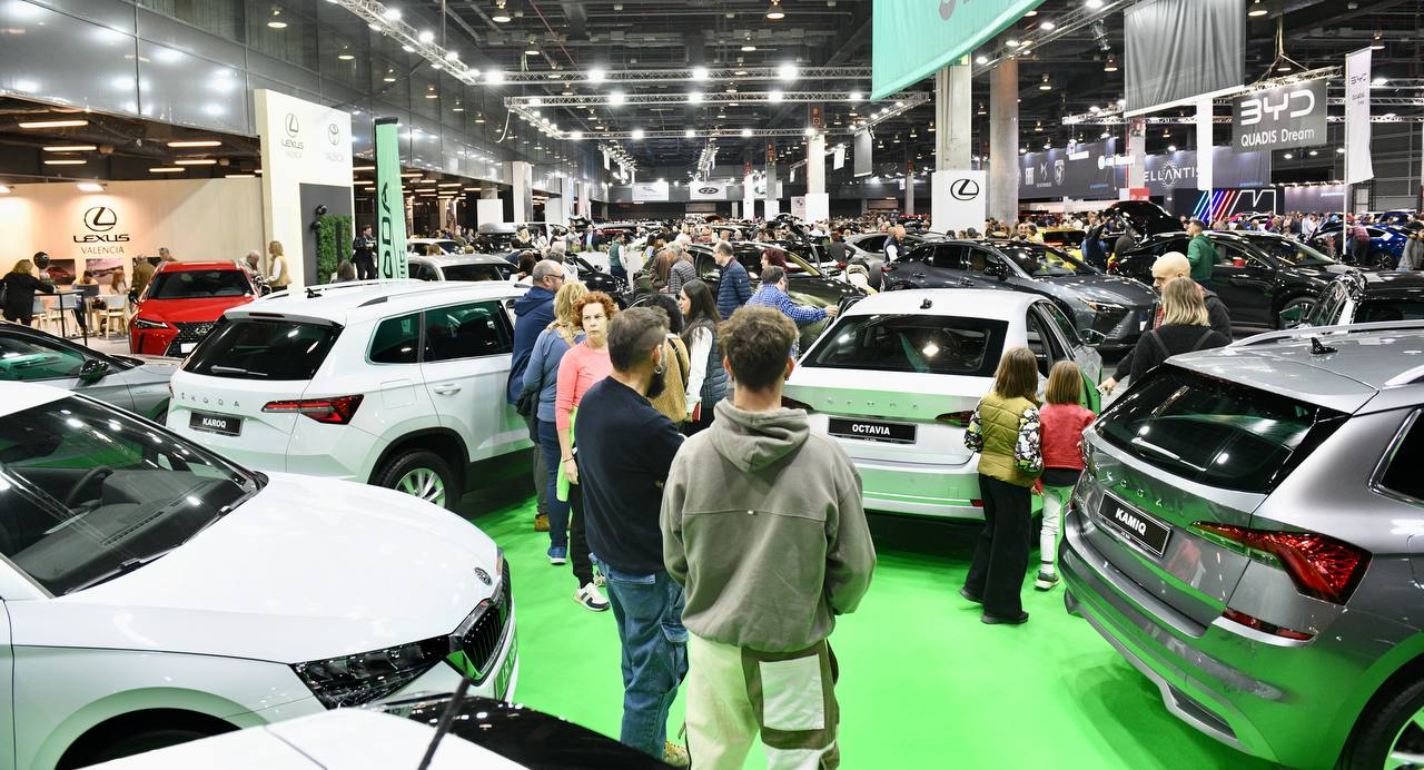 LLENAZO EN LA FERIA DEL AUTOMÓVIL DE VALÈNCIA CON MILES DE COMPRADORES