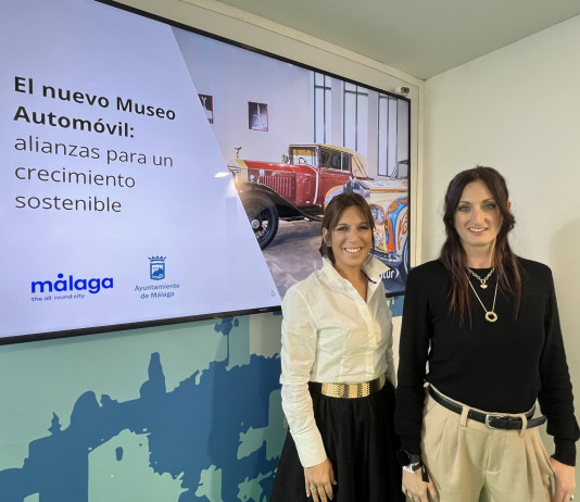 EL MUSEO DEL AUTOMÓVIL Y LA MODA DE MÁLAGA PRESENTA SU NUEVA IMAGEN EN FITUR MAR GONZÁLEZ Y ELVIRA CARRERA EN LA PRESENTACIÓN DEL MUSEO DEL AUTOMÓVIL Y LA MODA DE MÁLAGA EN FITUR