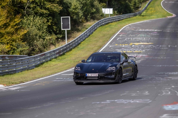 EL VEHÍCULO ELÉCTRICO MÁS RÁPIDO DE ZUFFENHAUSEN, UN PORSCHE TAYCAN