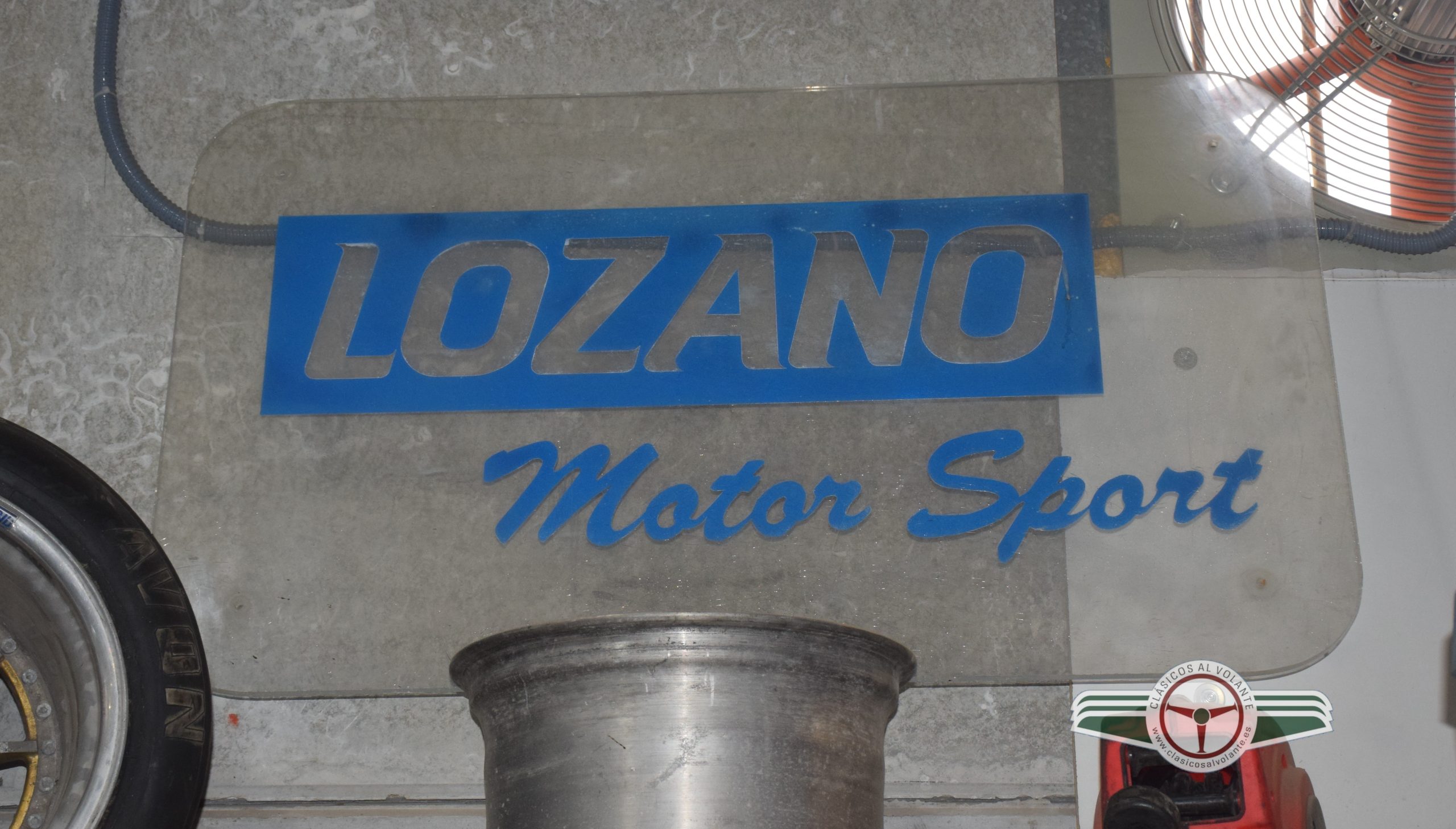 PLACA ORIGINAL QUE ESTUVO COLGADA EN LA FACHADA DE LOZANO MOTOR SPORT