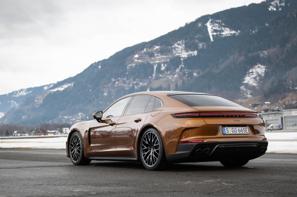 PORSCHE PANAMERA TURBO E-HYBRID