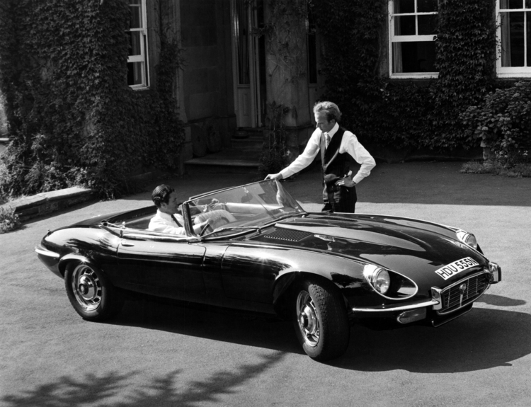 ÉL ÚLTIMO JAGUAR TIPO E CON SU MATRÍCULA HDU 555