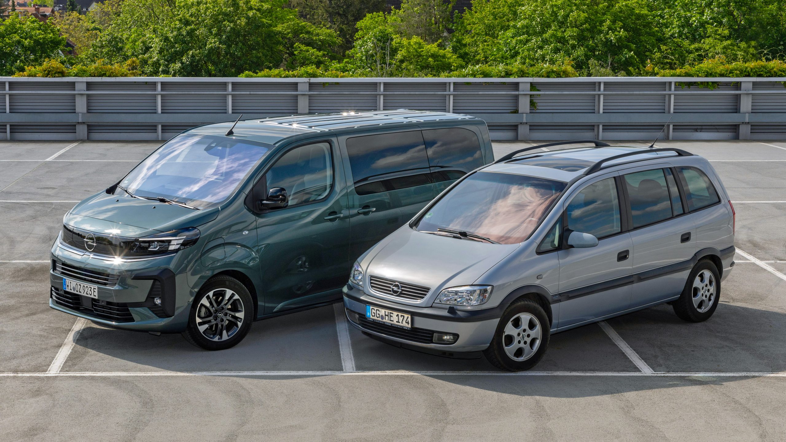 Opel Zafira A (1999) y Zafira electric (2024)