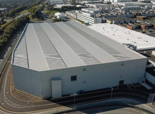JLR INVIERTE 500 MILLONES DE LIBRAS EN LA CREACIÓN DE UNA FÁBRICA DE VEHÍCULOS ELÉCTRICOS EN MERSEYSIDE JLR INVIERTE 500 MILLONES DE LIBRAS EN LA CREACIÓN DE UNA FÁBRICA DE VEHÍCULOS ELÉCTRICOS EN MERSEYSIDE