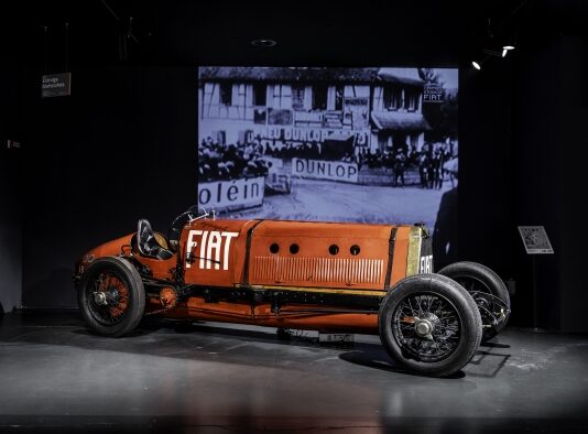 «125 VECES FIAT»: EL MUSEO NAZIONALE DELL’AUTOMOBILE INAUGURA LA EXPOSICIÓN DEDICADO AL 125 ANIVERSARIO DE FIAT EN TURÍN "125 VECES FIAT. MODERNIDAD A TRAVÉS DE LA LENTE DE LA IMAGINACIÓN DE FIAT"
