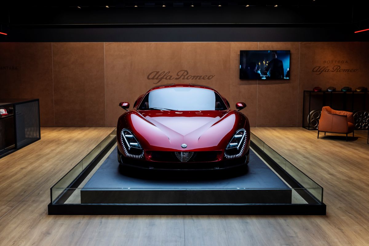 ALFA ROMEO 33 STRADALE