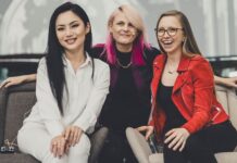 BENTLEY ’S EXTRAORDINARY WOMEN UNITE TO DESIGN A BESPOKE GRAND TOURER BENTLEY’S EXTRAORDINARY WOMEN UNITE TO DESIGN A BESPOKE GRAND TOURER