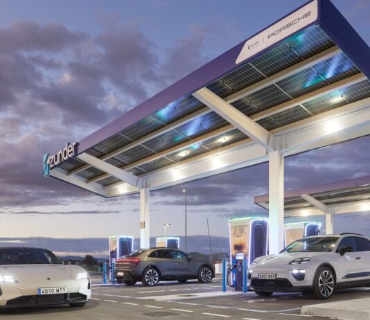 PORSCHE LIDERA EL CRECIMIENTO DE LA INFRAESTRUCTURA DE CARGA ULTRARRÁPIDA PRIMERA INSTALACIÓN DE CARGA ULTRARRÁPIDA FRUTO DEL ACUERDO ENTRE PORSCHE IBÉRICA Y ZUNDER