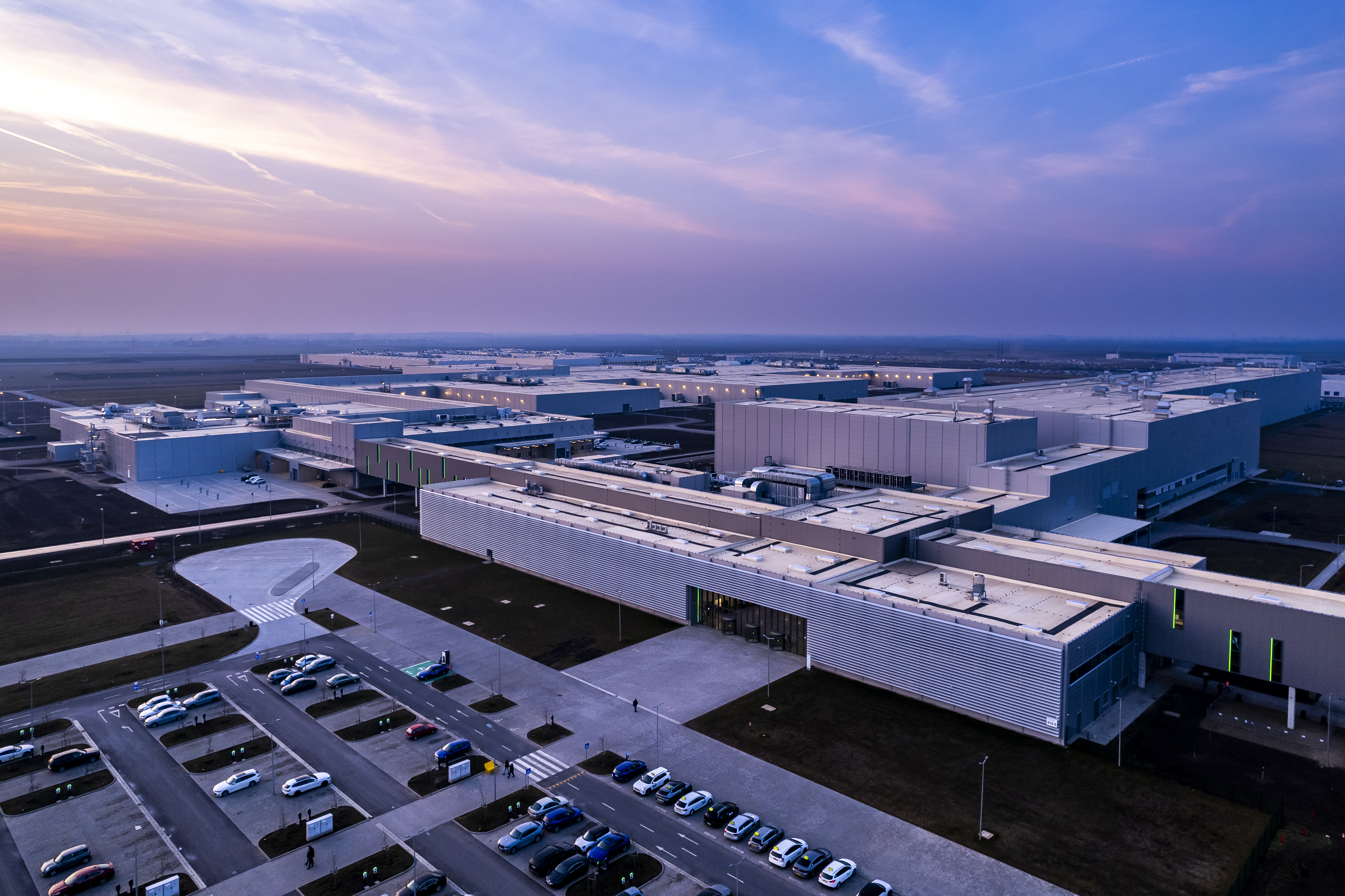 LA PLANTA DEL GRUPO BMW EN DEBRECEN ENTRA EN LA RECTA FINAL