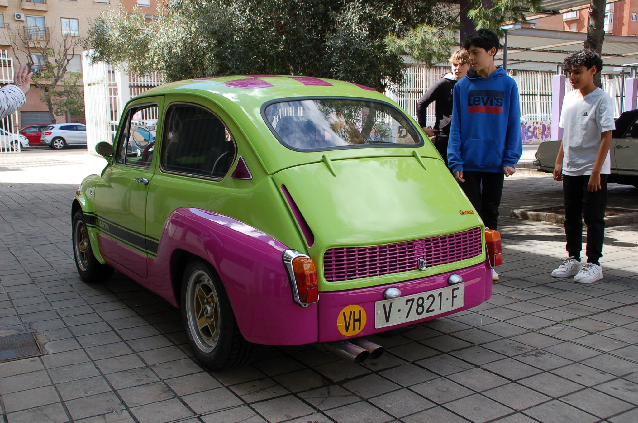 SEAT 600