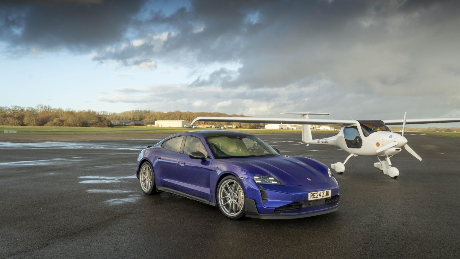 CARRERA ENTRE EL PORSCHE TAYCAN TURBO GT Y UN AVIÓN ELÉCTRICO