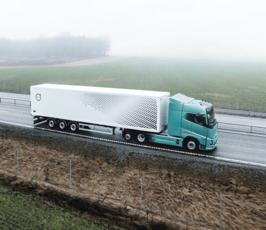 600 KM DE AUTONOMÍA Y CARGA ULTRARRÁPIDA: ASÍ ES EL NUEVO CAMIÓN ELÉCTRICO DE VOLVO TRUCKS Volvo FH Aero Electric E-axle