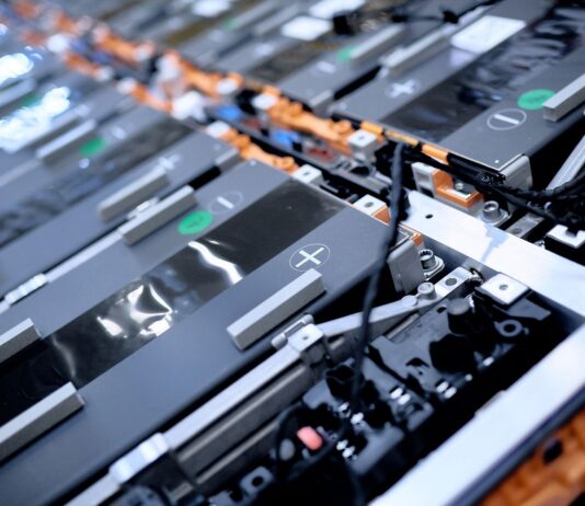 FORD INICIA EL ENSAMBLAJE DE BATERÍAS PARA LOS MODELOS CAPRI Y EXPLORER EN COLONIA FORD INICIA EL ENSAMBLAJE DE BATERÍAS PARA LOS MODELOS CAPRI Y EXPLORER EN COLONIA