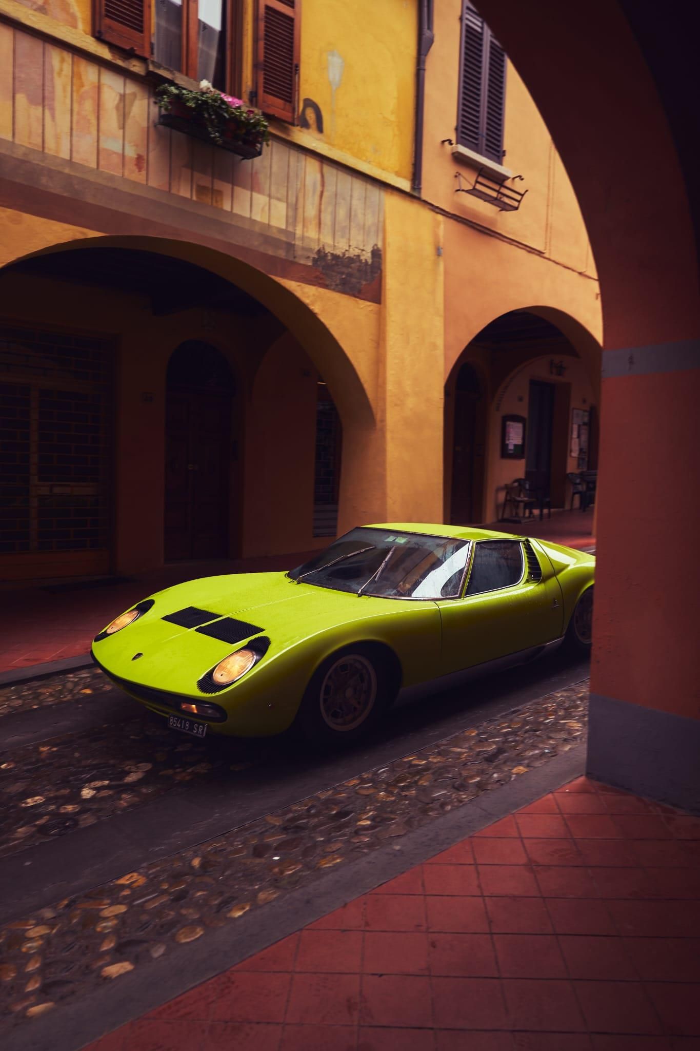 LAMBORGHINI MIURA